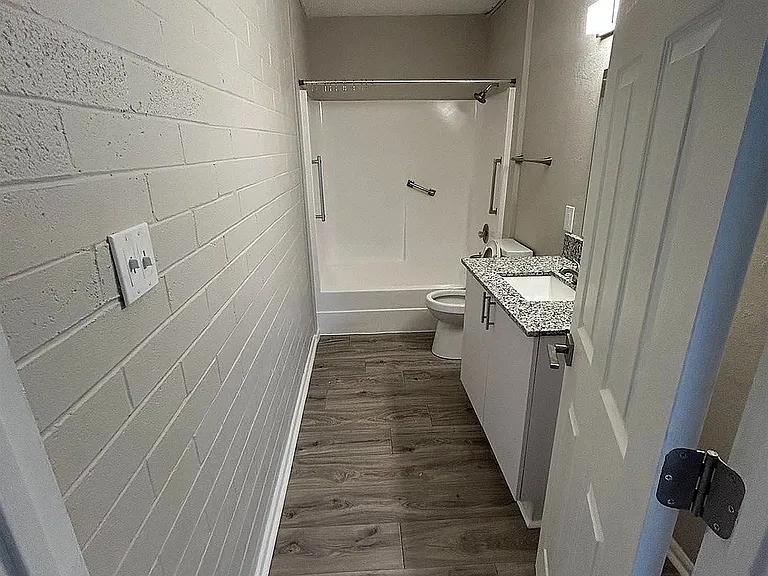 Master_Bathroom_236228
