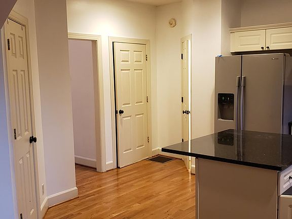 3rd image of 1605 Canterbury Cir