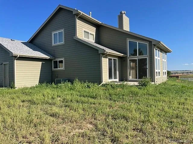 5 bed, 3.5 bath, 2250 sqft, $3,000 — Photo 2