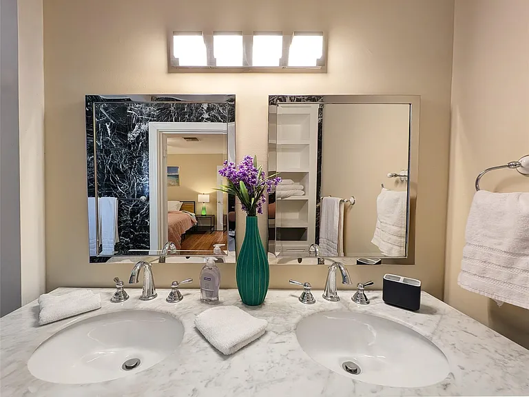 3215 Royal Oaks Dr — Photo 14