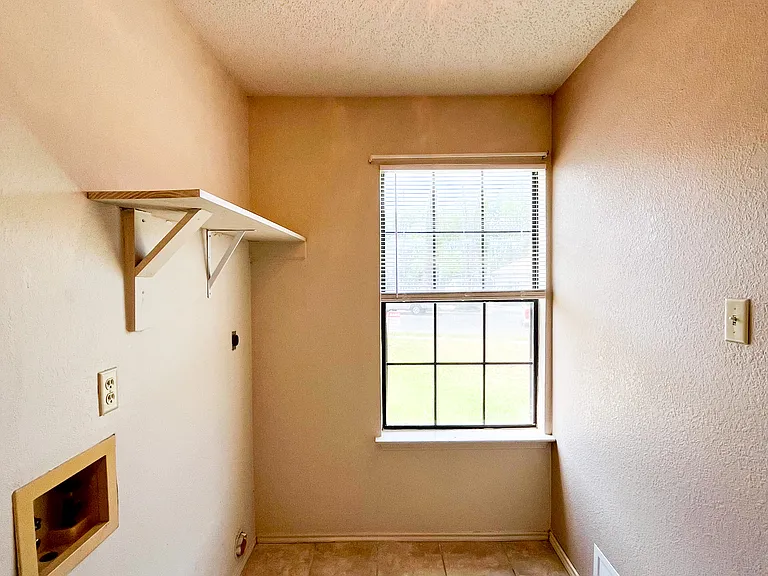 2512 Schulze Dr — Photo 18