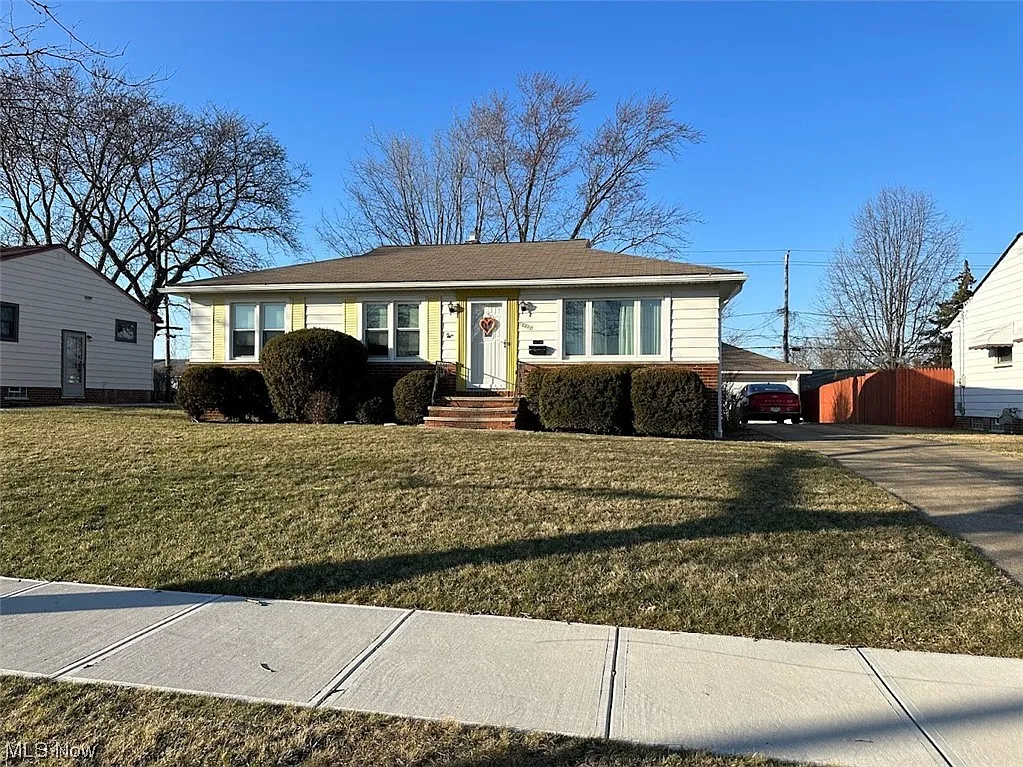 10660 Aaron Dr photo 1