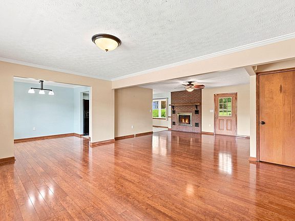 4th image of 2598 Lake Ct