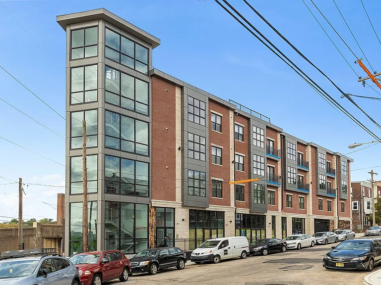 The Bentley Apartments — Photo 2