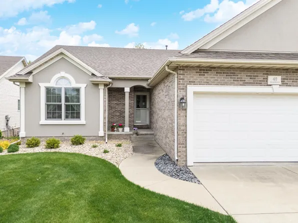 40 Inglewood Ln, Bloomington, IL 61704