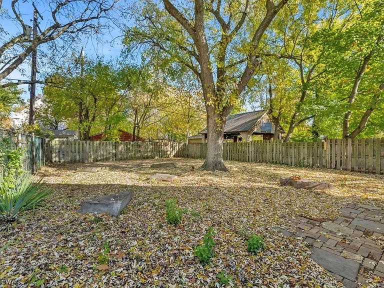 2002 Valentine Ave #1 — Photo 20
