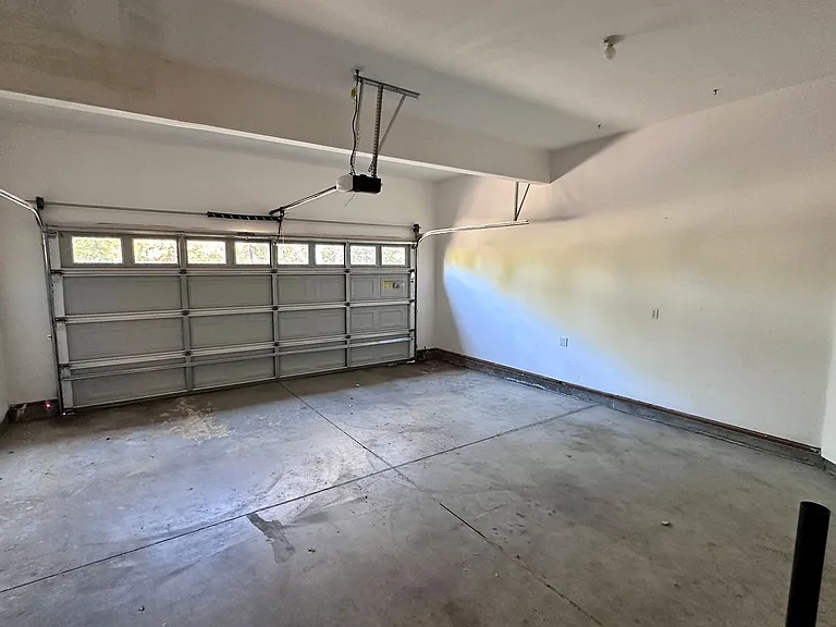 Beautiful 3 Bedroom And 2.5 Bathroom Townhouse In Southwest Redmond! — Photo 17