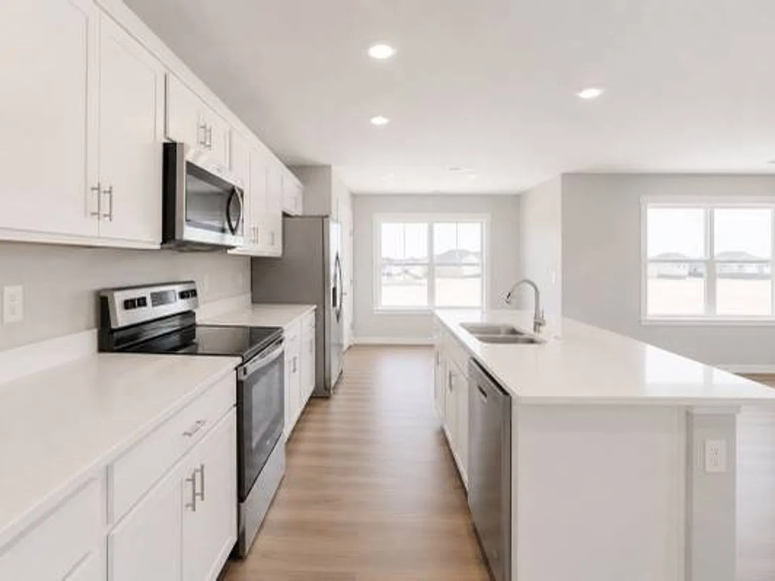 353 Juniper Dr - 3BR 2.5ba Townhouse in Waukee — Photo 3