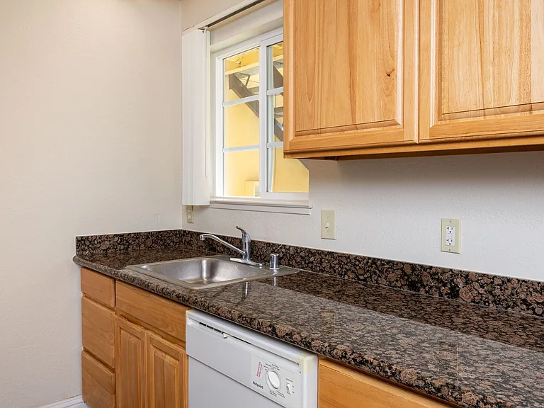 Peppertree Apartments — Photo 15