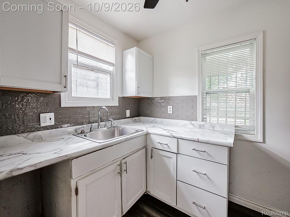 7th image of 15411 Mansfield St
