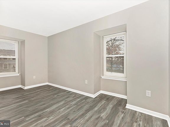 4th image of 2861 Shepperton Ter