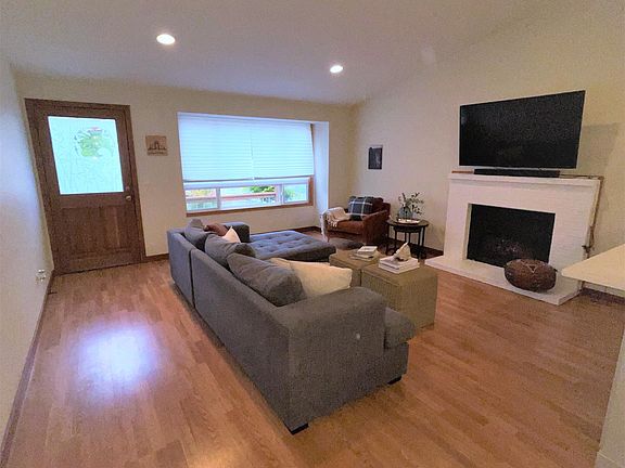 2nd image of 4490 SE Wynnwood Dr
