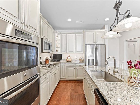 5th image of 117 Elton Farm Cir