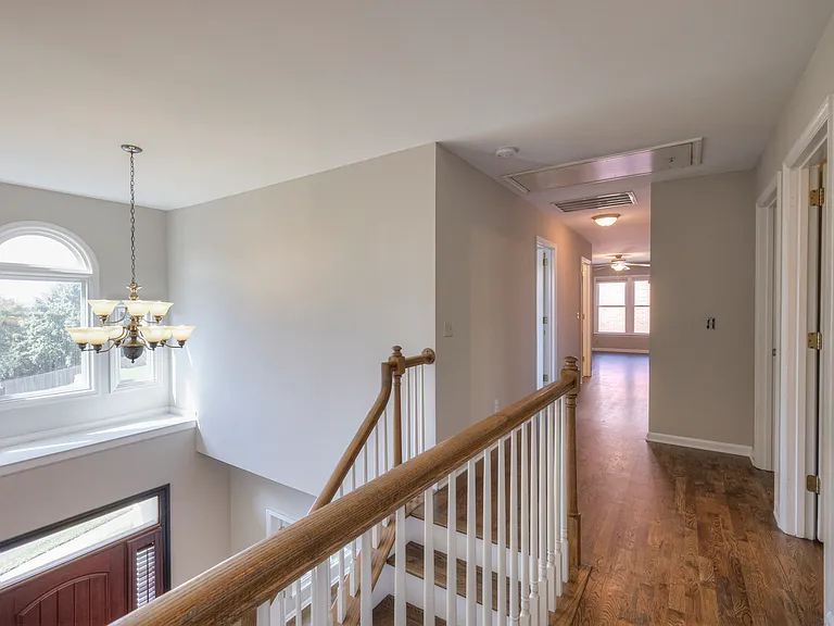 1300 Buckingham Cir — Photo 7