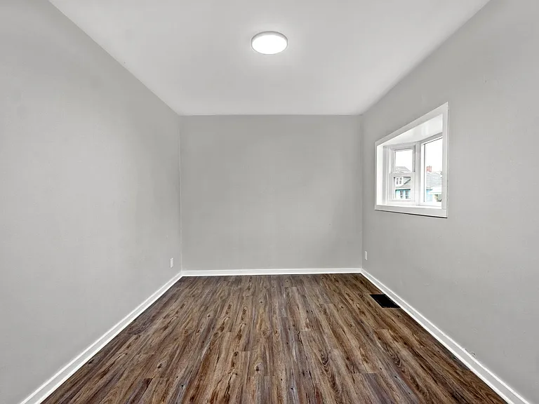 361 Vine St — Photo 15