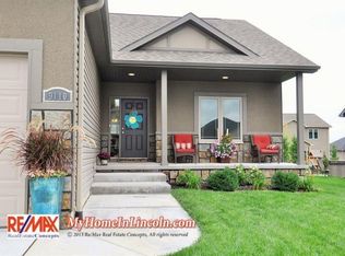 9110 Del Rio Dr, Lincoln, NE 68516