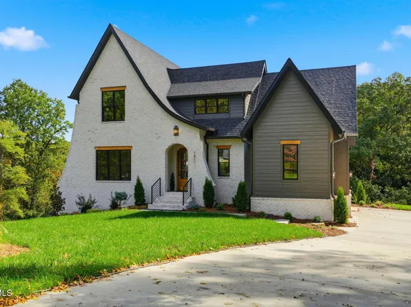 1811 Millbrook Dr, Johnson City, TN 37604