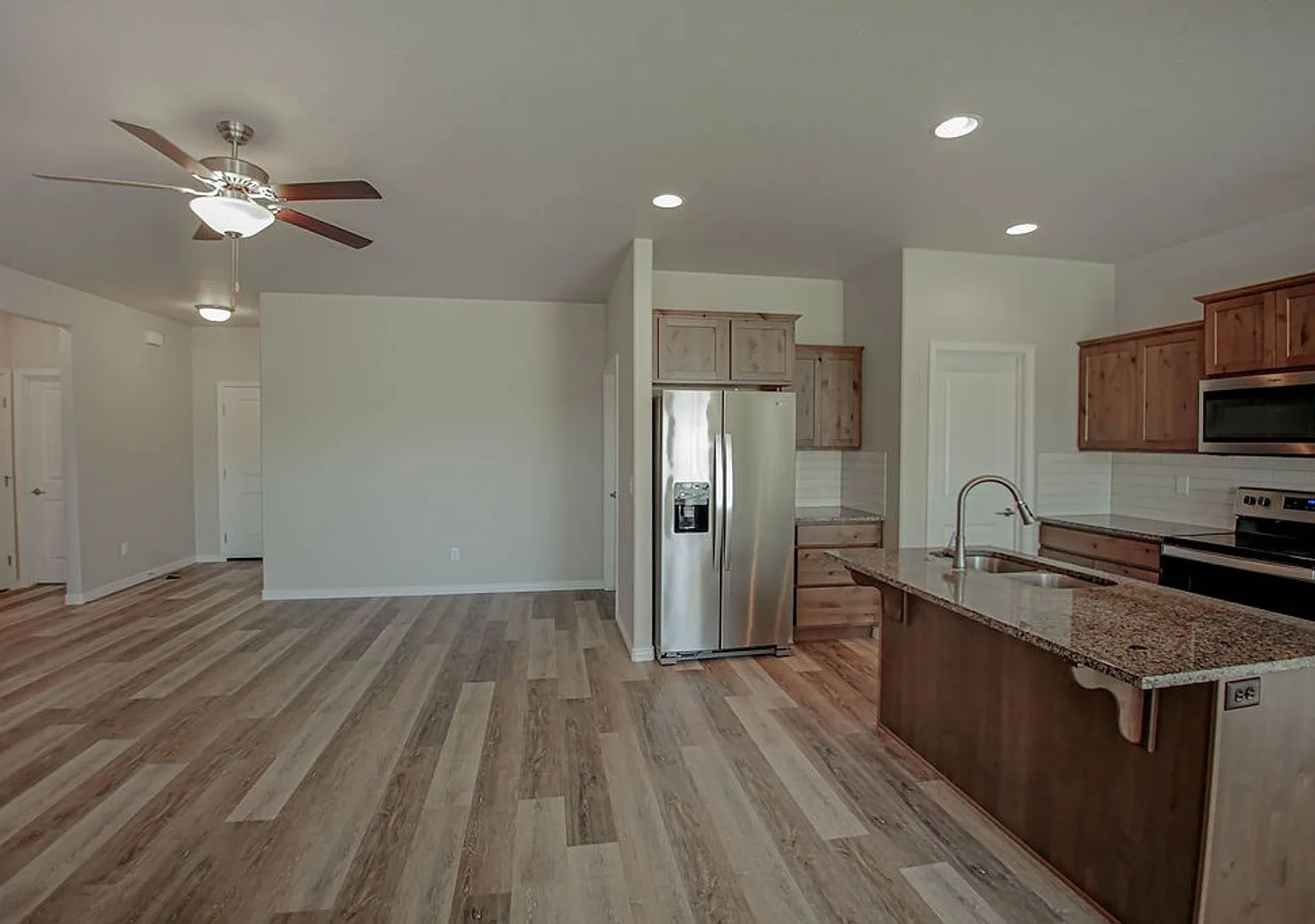 745 Shadowleaf — Photo 3