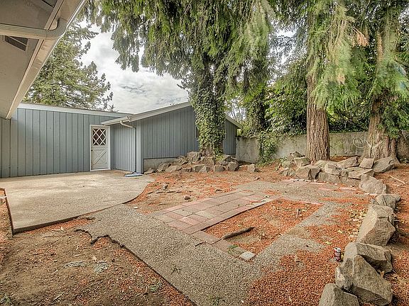 4th image of 916 S Puget Sound Ave