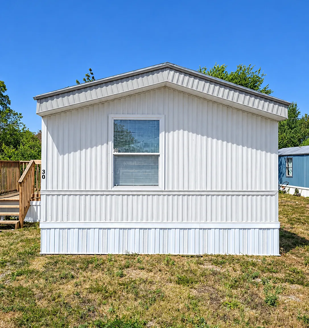 3 bed, 832 sqft, $995 — Photo 1