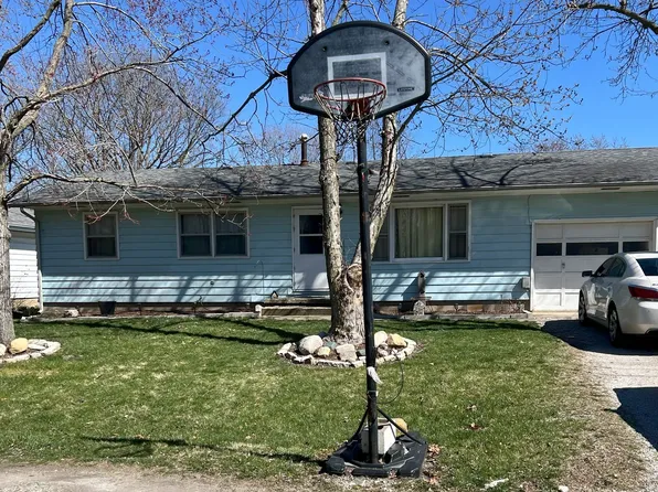 3 Heiser Dr, Fisher, IL 61843