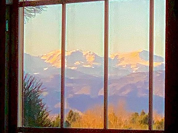 Living room mountain view