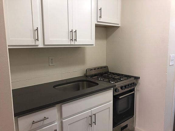 2nd image of 830 E Broadway APT 106