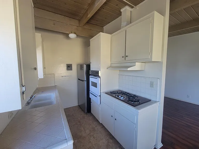 3115 S Canfield Ave #6 — Photo 3