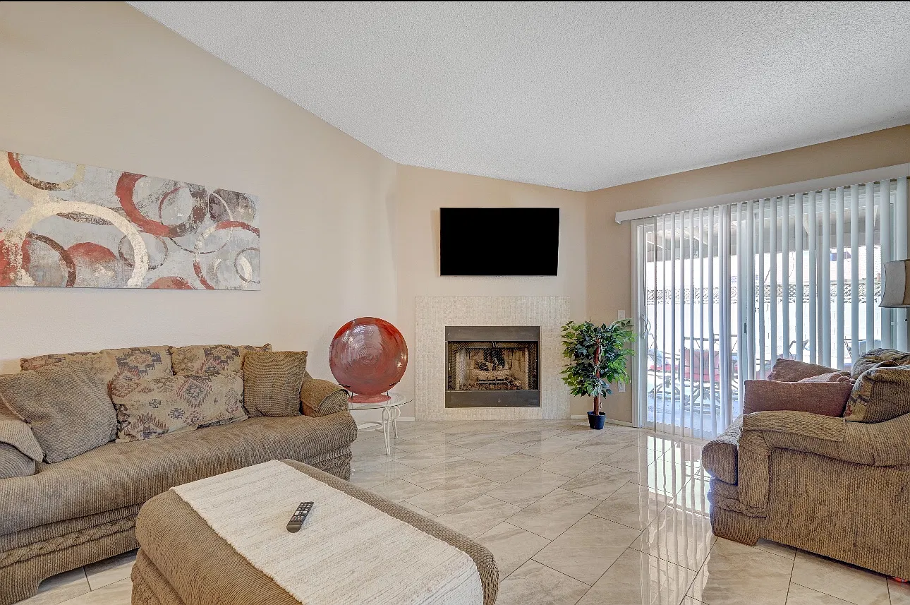 Light Breeze Dr, Las Vegas — Photo 3