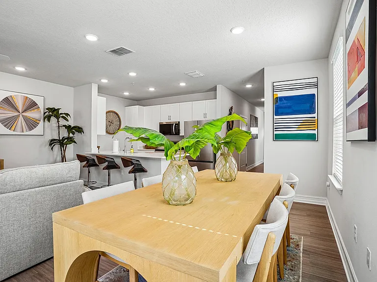 Lake Tavares Apartments — Photo 18