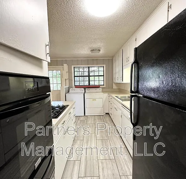 2201 W Deane St — Photo 8
