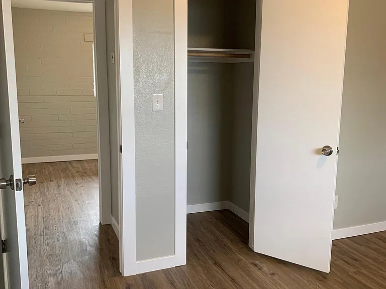 415 W 10th St #5 — Photo 11