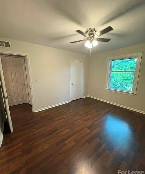 430 Queens Rd — Photo 14