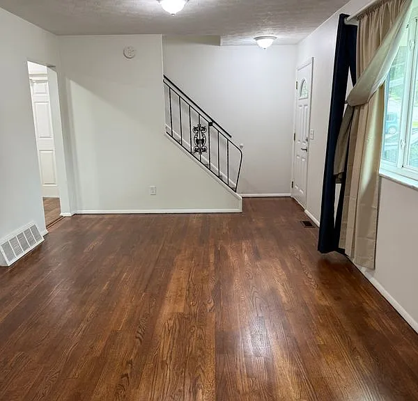 1352 Meredith Dr — Photo 8