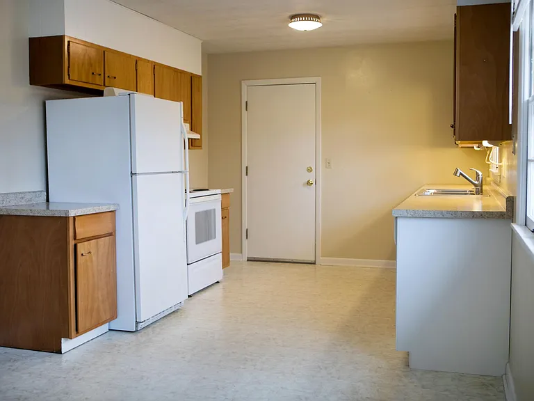 707 Sondra Ave — Photo 4