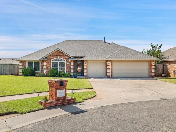 912 NE 25th Ct, Moore, OK 73160