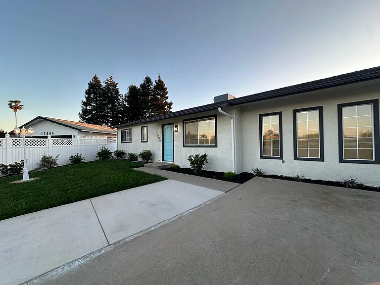 13000 Lorenzo Ct — Photo 8