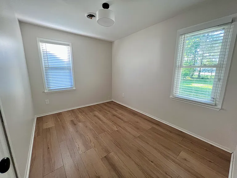 555 E Mahan Ave — Photo 15