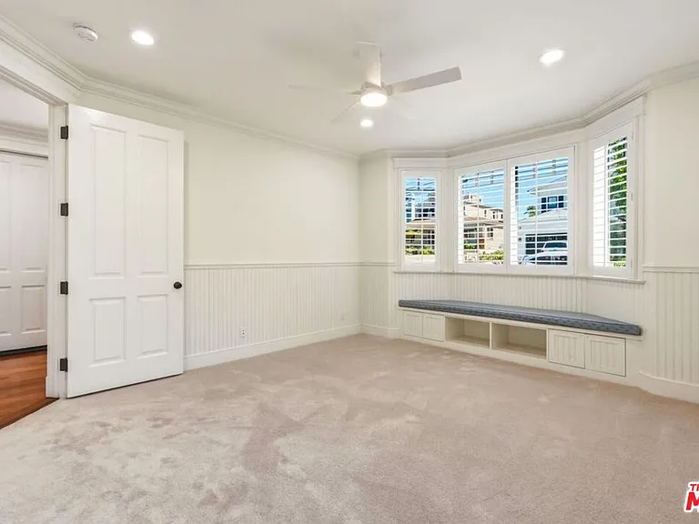 1633 Voorhees Ave — Photo 14