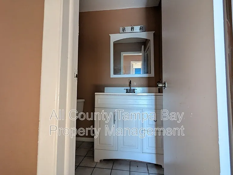 10914 Landon Ln — Photo 13