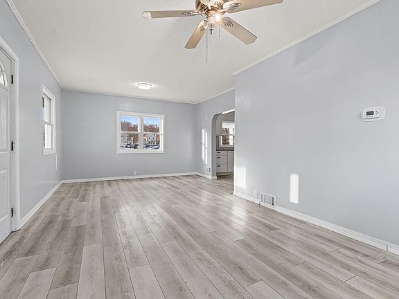 3rd image of 476 Columbia Ave