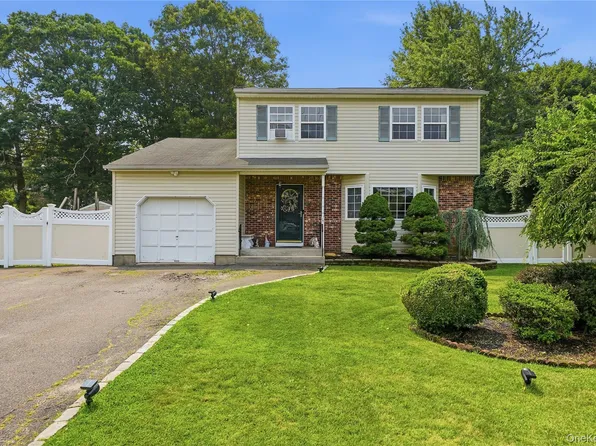 26 Probst Drive, Shirley, NY 11967