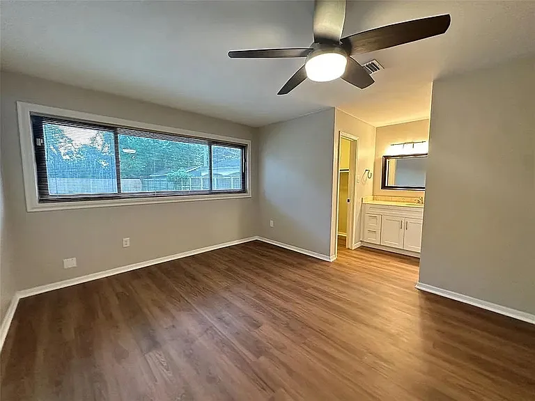 12139 Huntington Park Dr — Photo 16