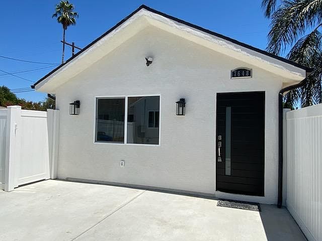 1st image of 7648 Amestoy Ave