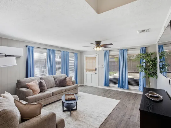 922 6th St #B, Lake Charles, LA 70601