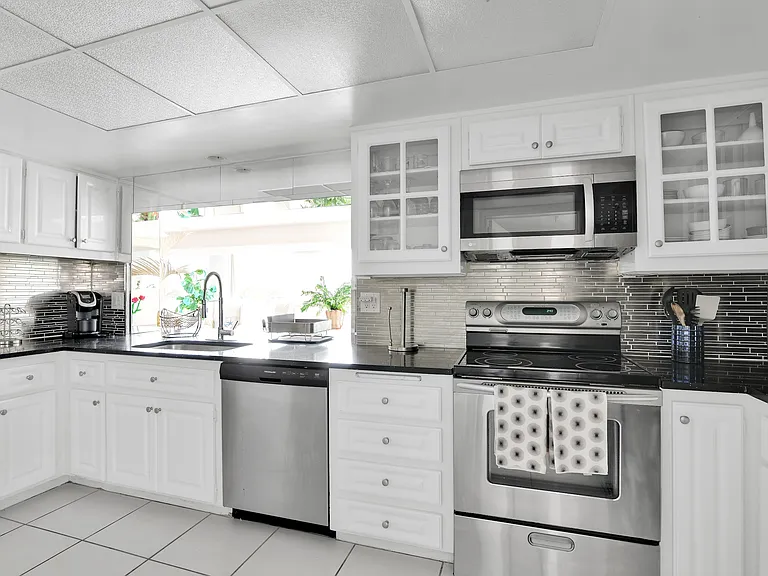 450 French Royale Cir — Photo 12