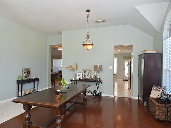 3rd image of 8739 Saratoga Dr