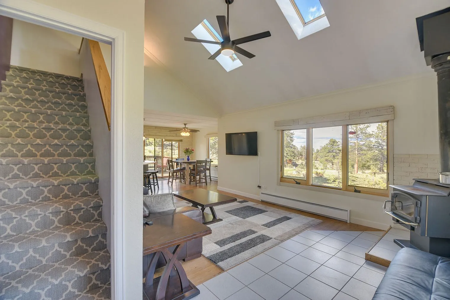 2 bed, 2.0 bath, 1593 sqft, $4,515 — Photo 3