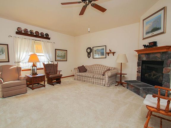 4th image of 843 Dakota Dr