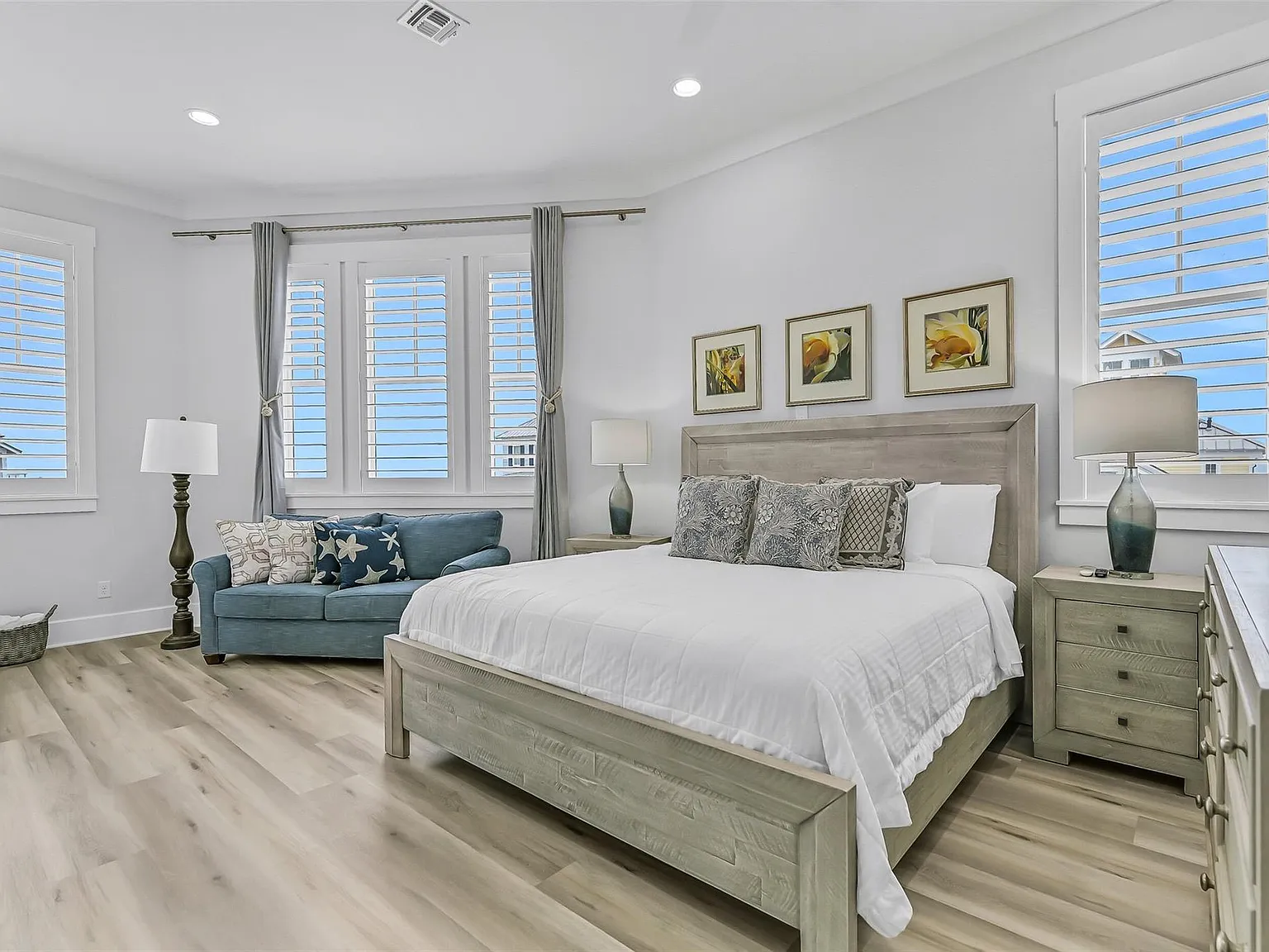 4 bed, 4.5 bath, 2388 sqft, $8,000 — Photo 4